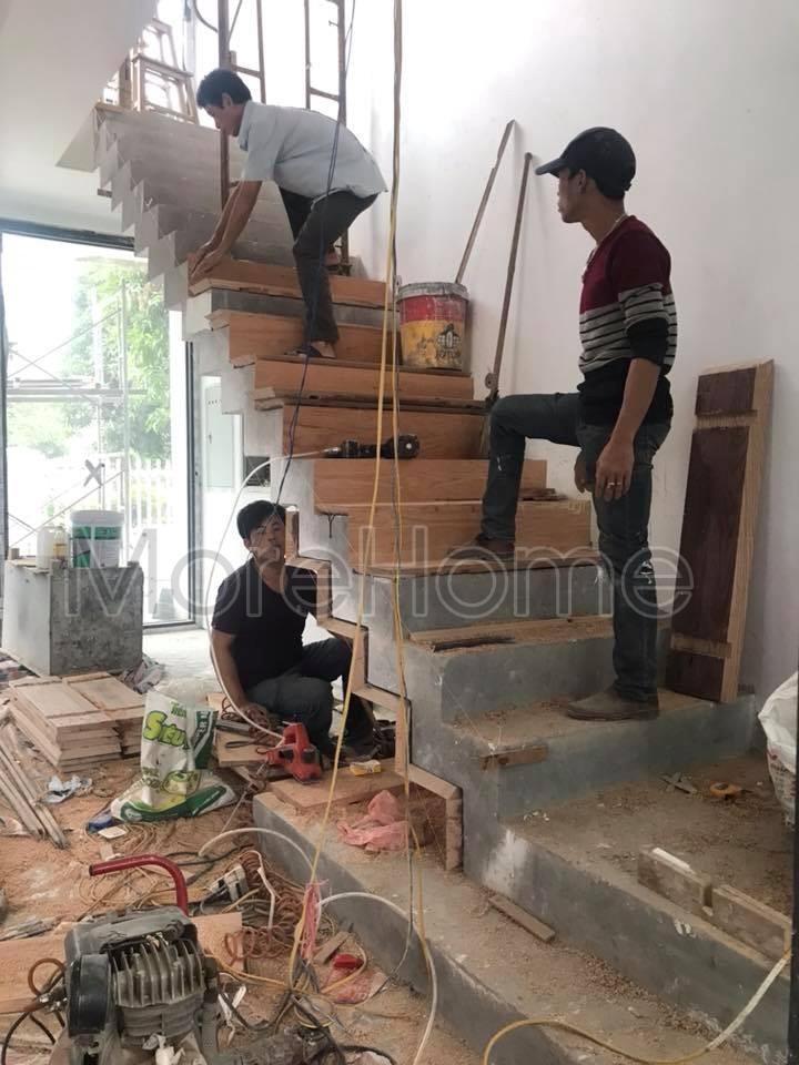 Thi công cầu thang gỗ tự nhiên